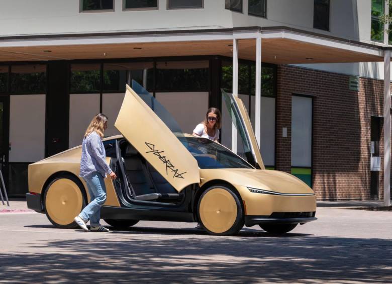 La autoridad NHTSA indaga los criterios técnicos con los que la firma respaldó el cumplimiento de las normas vigentes de seguridad vial. FOTO: Tesla