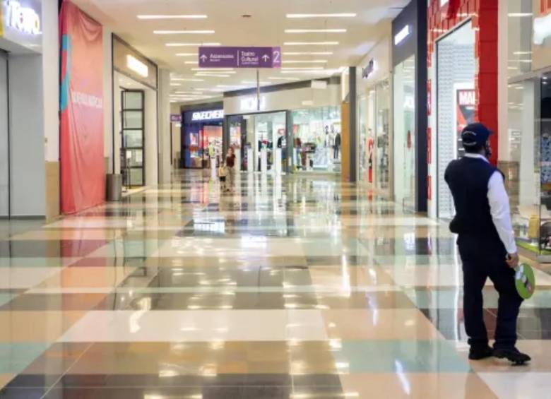 Los locales y establecimiento comerciales deberán tener todas las documentaciones al día durante las visitas. FOTO: Camilo Suárez