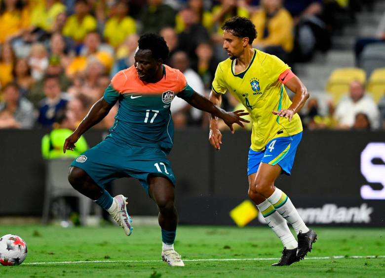 Marquinhos e Irankunda disputa. FOTO: X Socceroos