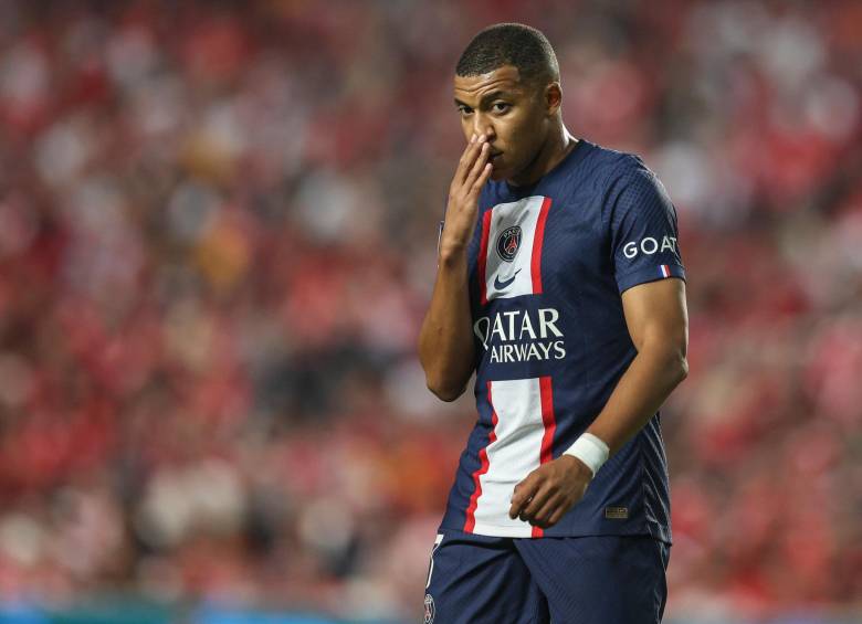 Al jugador de 23 años, Kylian Mbappé, se le nota inconforme en el PSG. FOTO: Getty