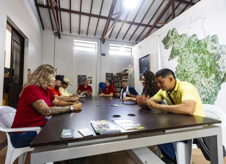 Parte del techo de la estación que sigue en pie, y que hoy es una dependencia municipal, también se habría labrado con esta madera. Foto: Andrés Camilo Suárez Echeverry