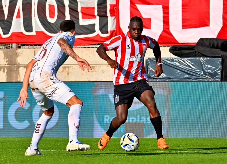 El futbolista colombiano Edwuin Cetré fue una de las figuras del cuadro “pincha” en la consecución de los últimos dos títulos que ganó. Foto: tomada del x de @LigaAFA