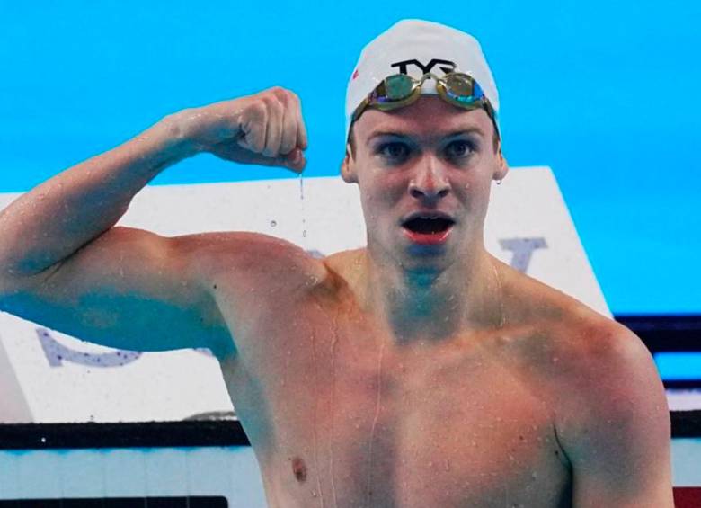 El nadador francés León Marchand, de 23 años, ganó cuatro medallas de oro en los Juegos Olímpicos París 2024. FOTO: TOMADA DEL X DE @WorldAquatics
