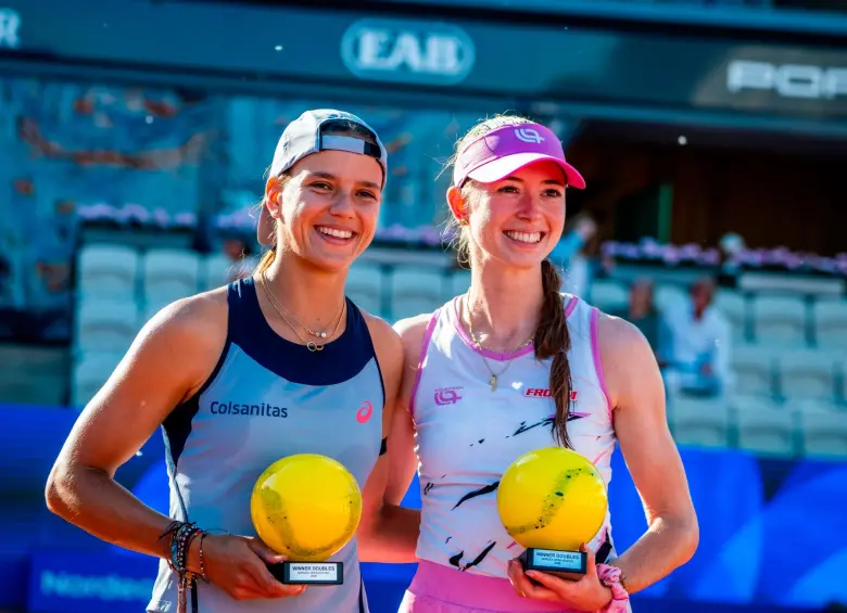 Emiliana Arango (derecha) se consagró en dobles de Bastad junto a la suiza, Simona Waltert (izquierda). FOTO: Instagram Emiliana Arango