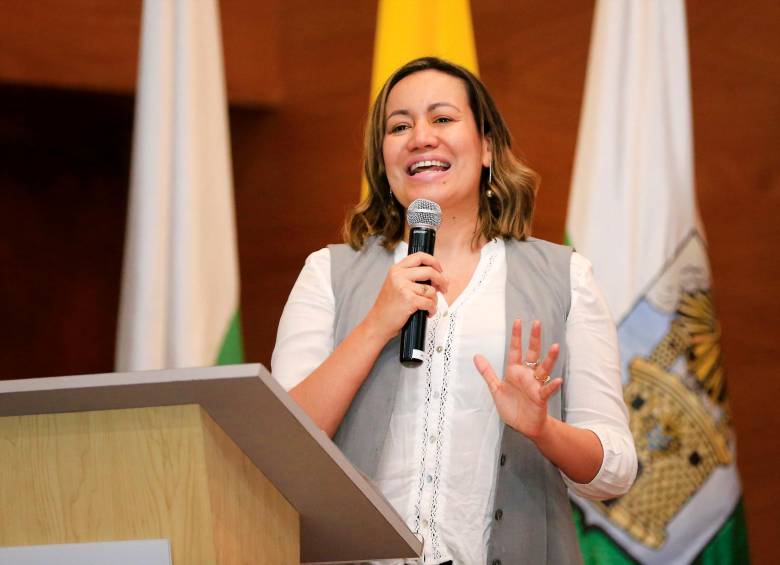 La ministra de Salud, Carolina Corcho, fue insistente en que el Gobierno de Gustavo Petro en ningún momento ha planteado que acabará con el sistema de salud. FOTO ESNEYDER GUTIÉRREZ