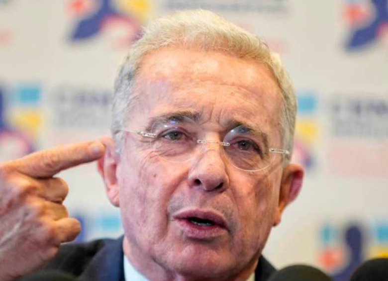 El expresidente Uribe asistirá a la Fiscalía para entregar su versión. 