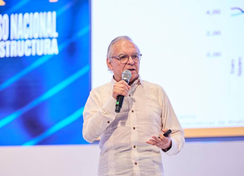 El ministro de Hacienda, Ricardo Bonilla, en el XXI Congreso Nacional de la Infraestructura. FOTO: Cortesía.