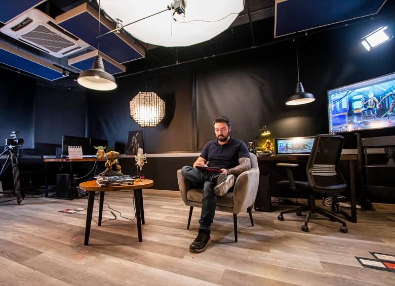 César Correa es un artista digital y uno de los socios y fundadores de Polygonus. Foto: Carlos Velásquez.