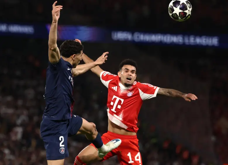 Lucho Díaz en medio del partido vs. Achraf Hakimi. FOTO: AFP