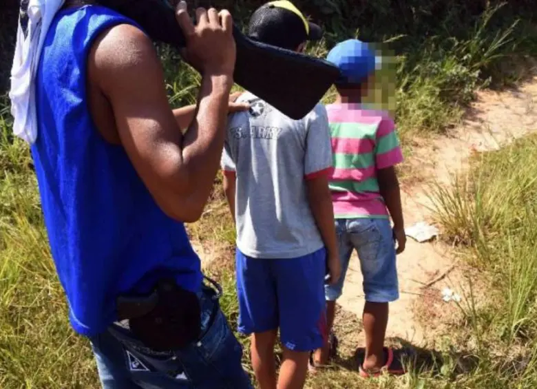 Según cifras de la Defensoría, entre enero y octubre de 2025 se han registrado 162 casos de reclutamiento. Foto: Colprensa