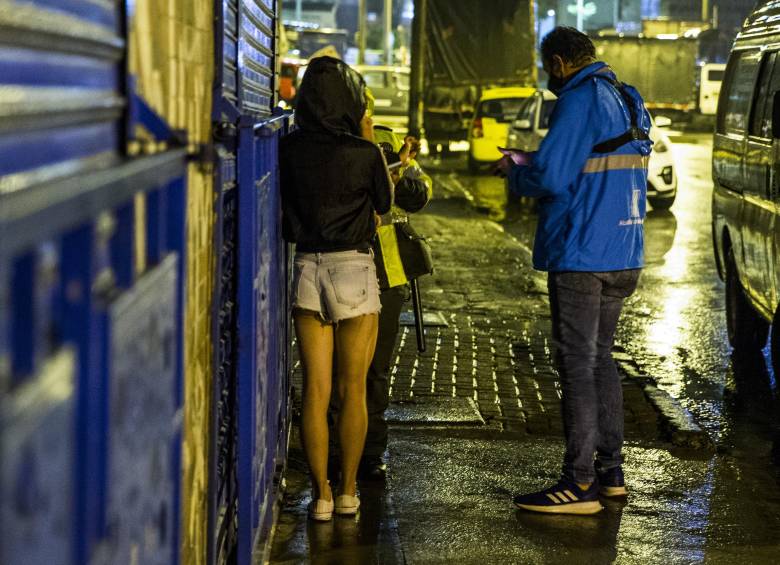 En la imagen, un operativo realizado contra la explotación sexual en el Cento de Medellín. FOTO: Julio César Herrera Echeverri