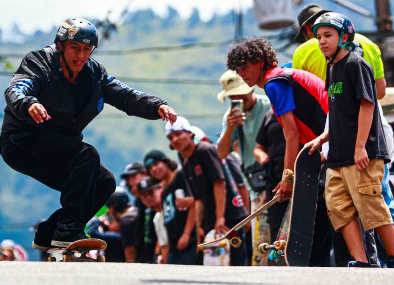 Los participantes no solo llegaron de Medellín, sino de varias ciudades del país, ansiosos por desafiar las condiciones topográficas únicas que ofrece el barrio. Foto: Manuel Saldarriaga Quintero.