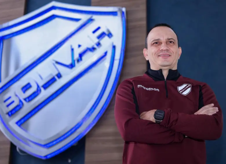El entrenador de 44 años llegó al club boliviano luego de ser protagonista con el DIM. FOTO: Tomada de redes sociales @Bolivar_Oficial