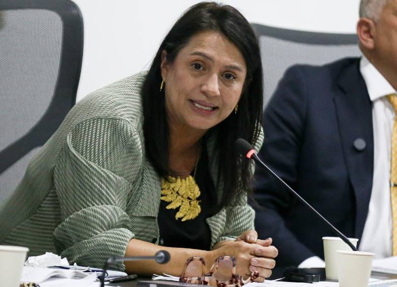 Paola Holguín, ministra de cultura, ha explicado en múltiples ocasiones que el rezago presupuestal del Ministerio se debe a deudas adquiridas por el Gobierno Petro. FOTO: Colprensa.