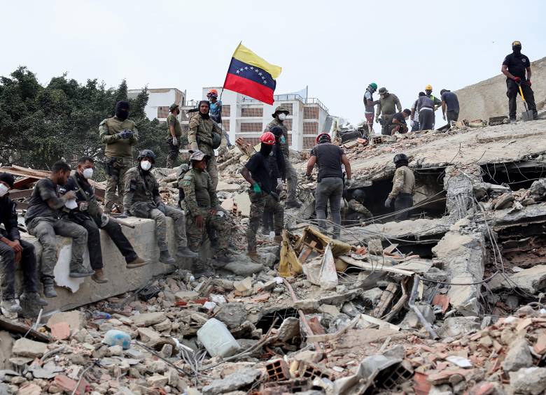 Rescatistas de Estados Unidos, España, México, Japón y Colombia están trabajando en Venezuela buscando salvar vidas. Foto: Jesus Vargas/Getty Images
