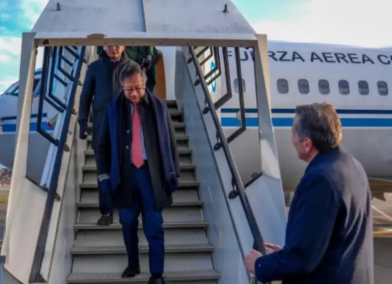 El presidente Petro habría tenido un contratiempo durante su viaje a Medio Oriente, tras hacer una escala técnica en el aeropuerto de Barajas, Madrid. Las empresas que brindan este servicio serían de EE. UU. FOTO PRESIDENCIA
