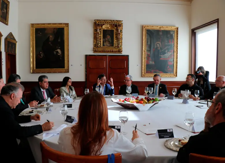 El encuentro contó con la participación de las principales cabezas del Estado colombiano, entre ellos, Petro y el presidente del Senado. FOTO Presidencia