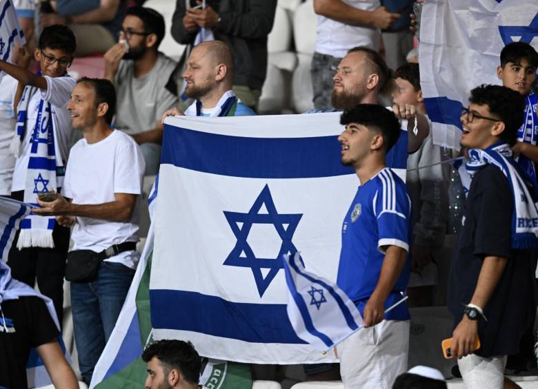 Los aficionados de Israel en un partido de Eliminatoria al Mundial 2026. FOTO: Getty