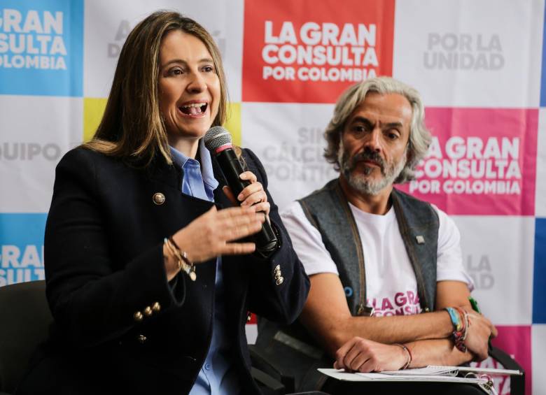 Paloma Valencia, candidata presidencial y Juan Daniel Oviedo, exdirector del DANE. Foto: Colprensa