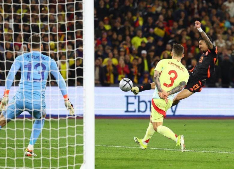 Momento del gol de Daniel Muñoz frente a España. FOTO: GETTY