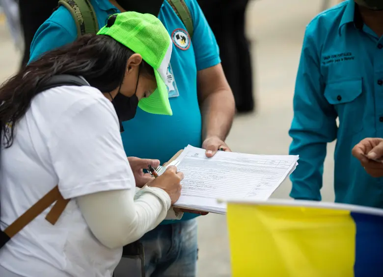 Los comités estaban autorizados para recolectar firmas desde el 31 de mayo, justo un año antes de las presidenciales de 2026. FOTO: Camilo Suárez