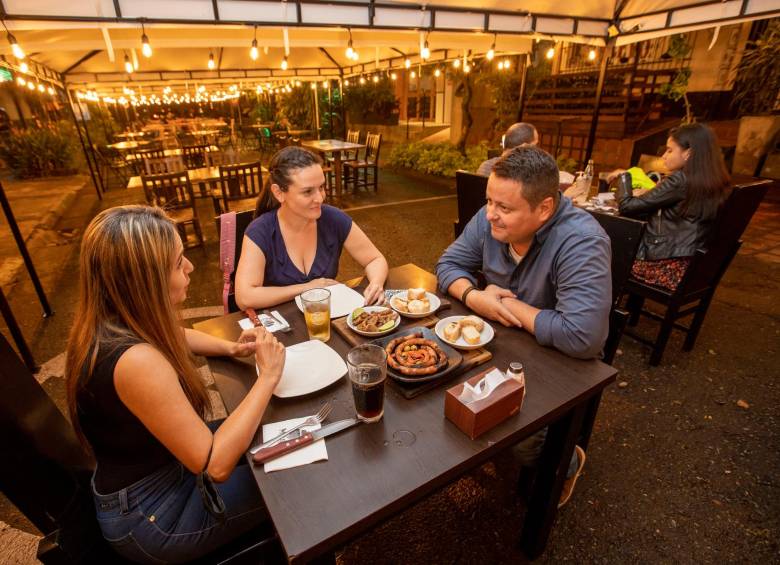 Los restaurantes y bares son algunos de los sectores que más se benefician durante el Día de la Madre. FOTO Edwin bustamante
