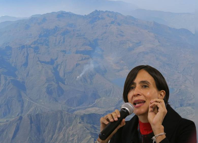 La ministra de Medio Ambiente dio las primeras declaraciones sobre el incendio forestal en Chingaza, indicando que este pudo ser provocado. Fotos: Parques Nacionales y Colprensa