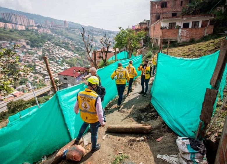 En varias zonas de Medellín, el Dagrd monitorea los puntos críticos para evitar tragedias como deslizamientos y otros fenómenos asociados al invierno. FOTO: CORTESÍA