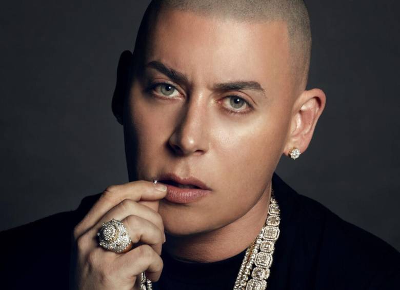 José Fernando Cosculluela Suárez, conocido artísticamente como Cosculluela, de 44 años, fue enviado a la cárcel y deberá pagar una multa por atropellar a los jinetes y matar a sus caballos. FOTO: REDES SOCIALES DEEZER