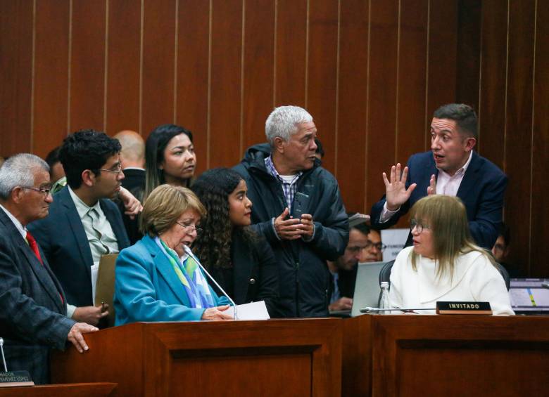 Por casi 10 horas los congresistas de la Comisión Cuarta del Senado discutió el proyecto de reforma laboral. FOTO Colprensa