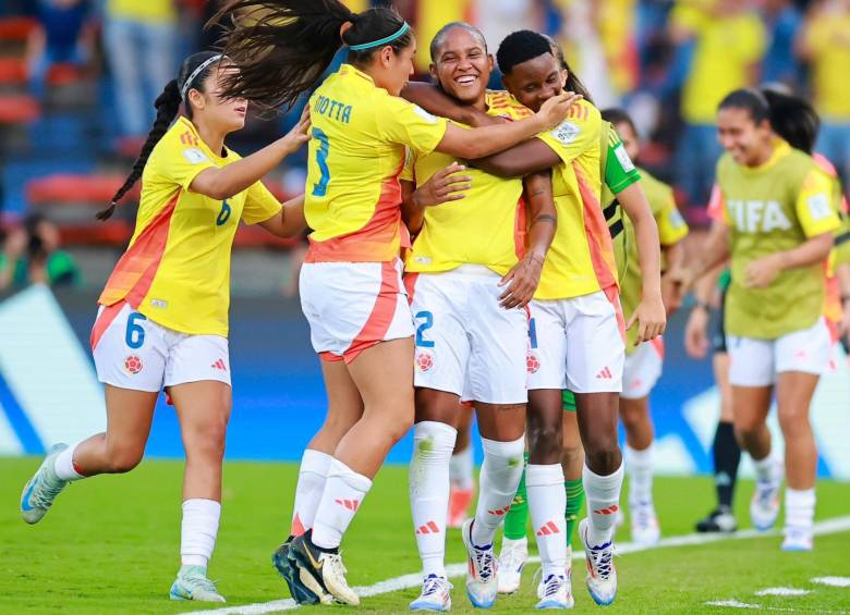 Mary Álvarez y sus compañeras celebrando el gol. FOTO: Cortesía FCF