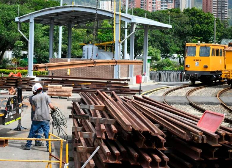 El cambio de los rieles se debe al desgaste sufrido por estas estructuras. FOTO: CORTESÍA