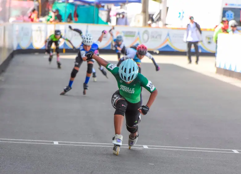 Luciana Cifuentes, del equipo Orgullo Paisa, ganó la prueba por puntos en el Panamericano en Guarne. FOTO cortesía fedepatÍn