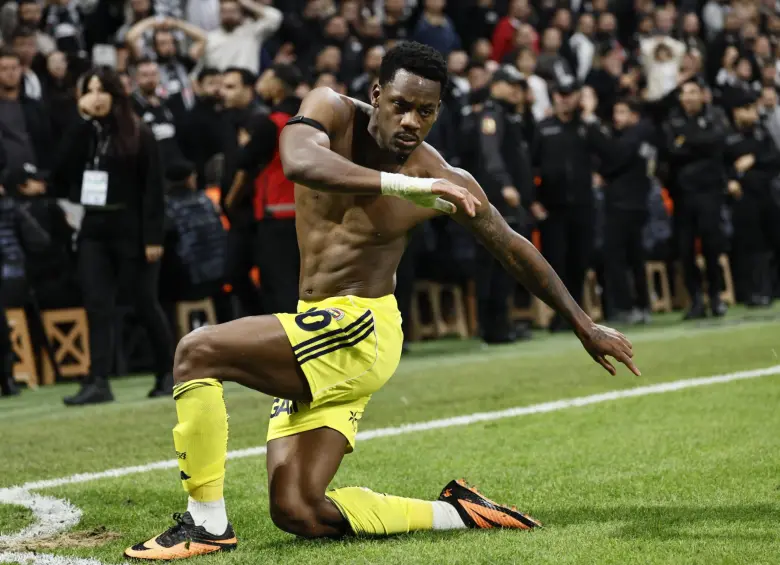 En lo que va de la temporada, Jhon Jáder Durán solo ha jugado siete partidos con la camiseta de Fenerbahçe, en los que ha anotado 2 goles y ha dado una asistencia. FOTO: Tomada de redes sociales @Fenerbahce