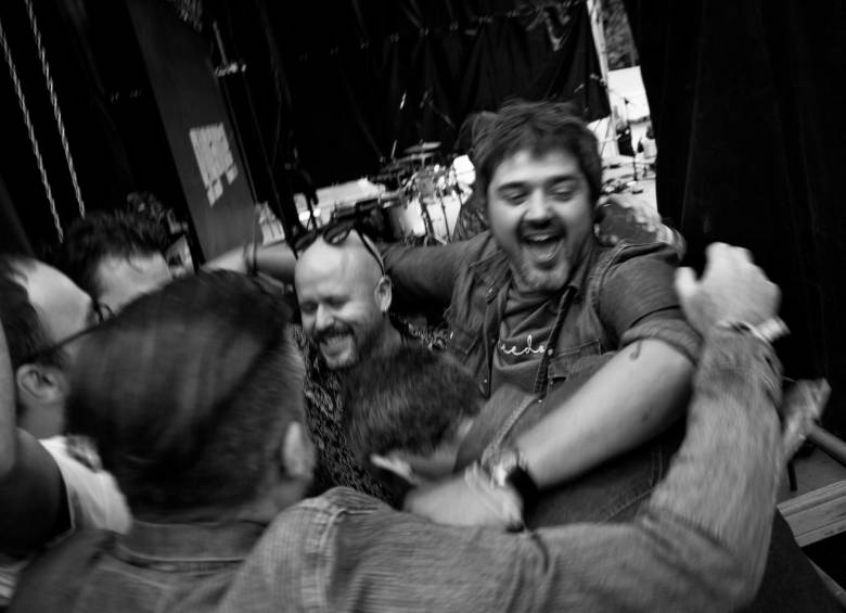 La euforia de Gigante Derry tras cerrar su participación en el Festival Gigante. FOTO Cortesía Carlos Cuesta