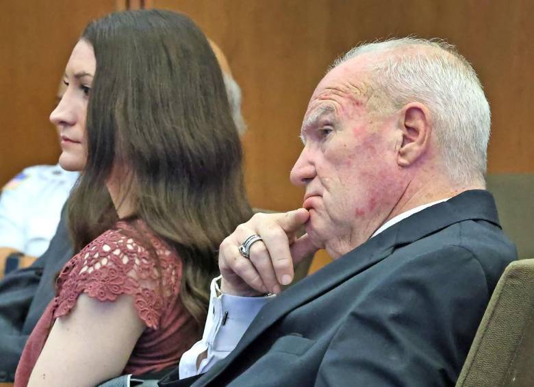 Lindsay Clancy, de 36 años, enfrenta un nuevo escenario judicial después de que el jurado no lograra un veredicto unánime en su caso. FOTO: AFP.