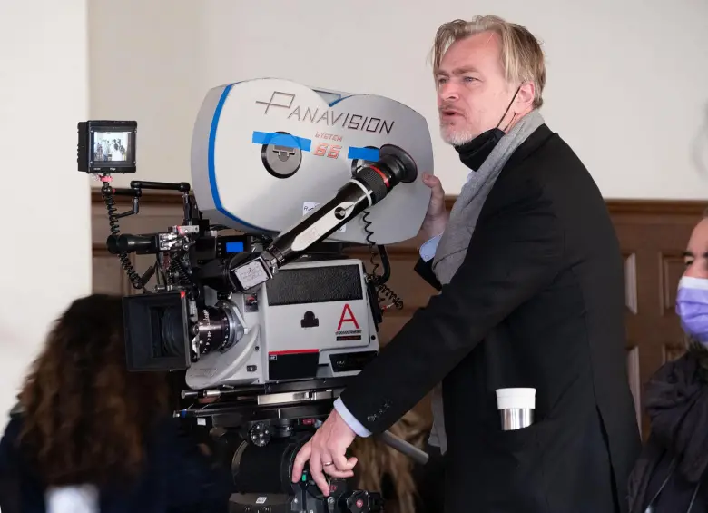 El escritor, director y productor Christopher Nolan en el set de Oppenheimer. Foto: Universal Pic. - Europa Press