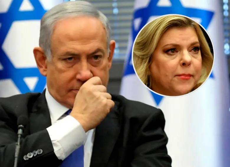 Sara Netanyahu se refirió a los rehenes en medio de una intervención de su esposo, Benjamín Netanyahu, sin saber que había sido escuchada. FOTOS: AFP