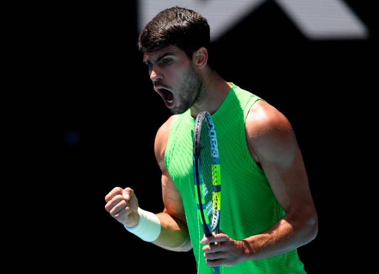 Carlos Alcaraz y su festejo tras clasificarse para la semifinal del Abierto de Australia. FOTO GETTY