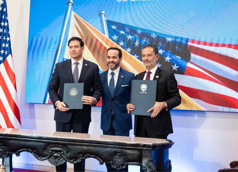 El presidente Abelardo de la Espriella acompañó la firma de los memorandos de entendimiento por parte del canciller Omar Bula y el secretario de Estado de EE. UU., Marco Rubio. Foto: Cancillería.