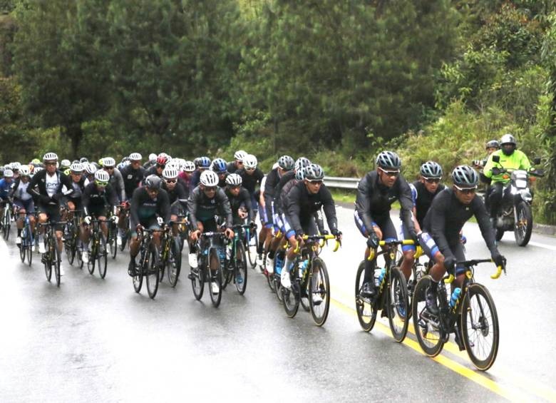 La Vuelta a Colombia 2022 quedará marcada como la de más frío hasta ahora en sus 72 años de historia. FOTO CORTESÍA Fabio cárdenas
