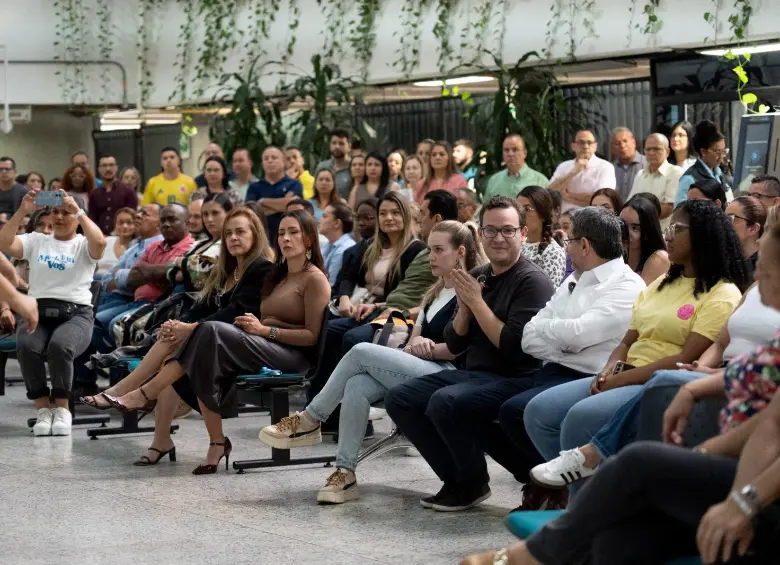 Presentación musical en la oficina de pagos de impuestos de la Alcaldía. FOTO: CORTESÍA ALCALDÍA DE MEDELLÍN