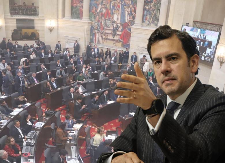 El ministro del Interior Rodrigo Lara radicó un acto legislativo para “transparentar” la relación entre el Gobierno y el Congreso. FOTOS: Colprensa