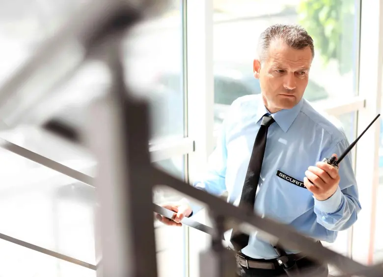 Las personas interesadas en aplicar a las ofertas de empleo en vigilancia y aseo, deberán registrarse en Magneto Empleos. FOTO: SHUTTERSTOCK