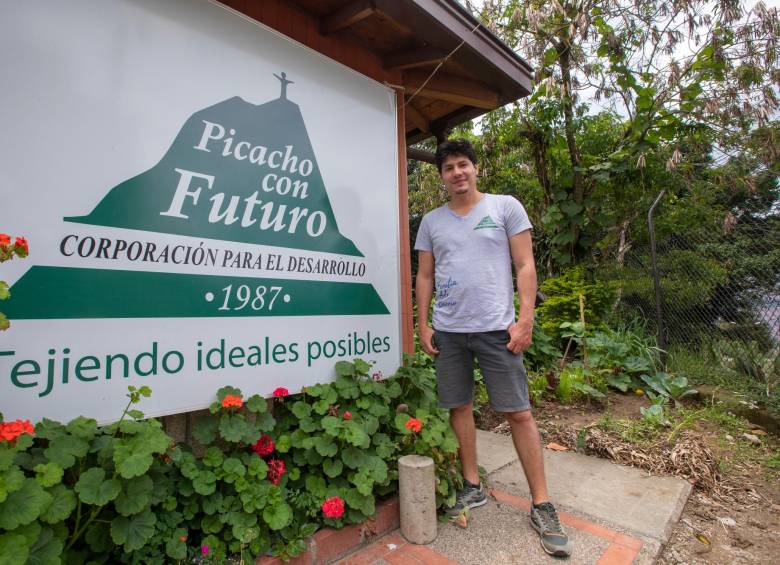 En la sede de Picacho con Futuro funcionan varios programas sociales de la comuna 6 (Doce de Octubre), los cuales quedarían a la deriva si no se encuentra otra sede. FOTO: CARLOS VELÁSQUEZ