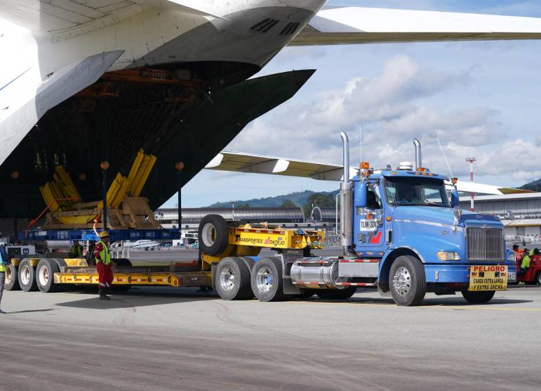 Llegada de la compuerta proveniente de Europa. Foto: Cortesía Empresas Públicas de Medellín