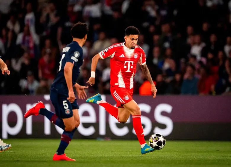 Luis Díaz, una de las figuras en la ida de semifinales entre PSG y Bayern Múnich. FOTO X-BAYERN