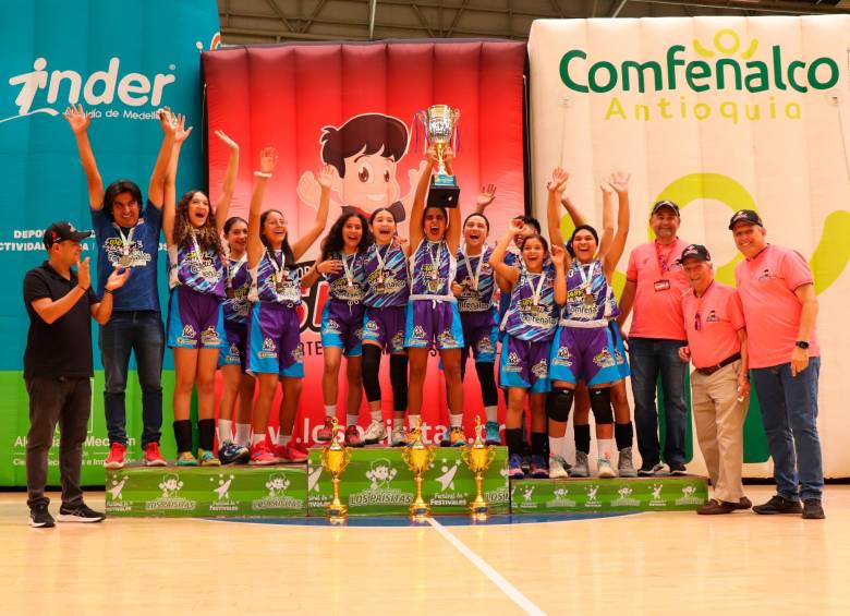 Pibas y Cocodrilos celebraron sus títulos en el Babybaloncesto en el Iván de Bedout
