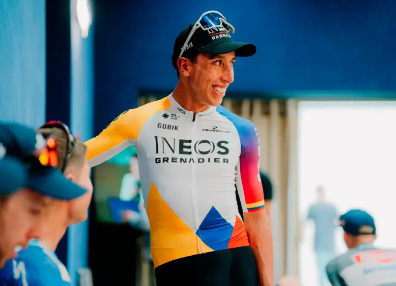 Egan Bernal, quien evocará, con su camisa de campeón nacional, las figuras del ciclismo colombiano en la década del 80. FOTO X-INEOS