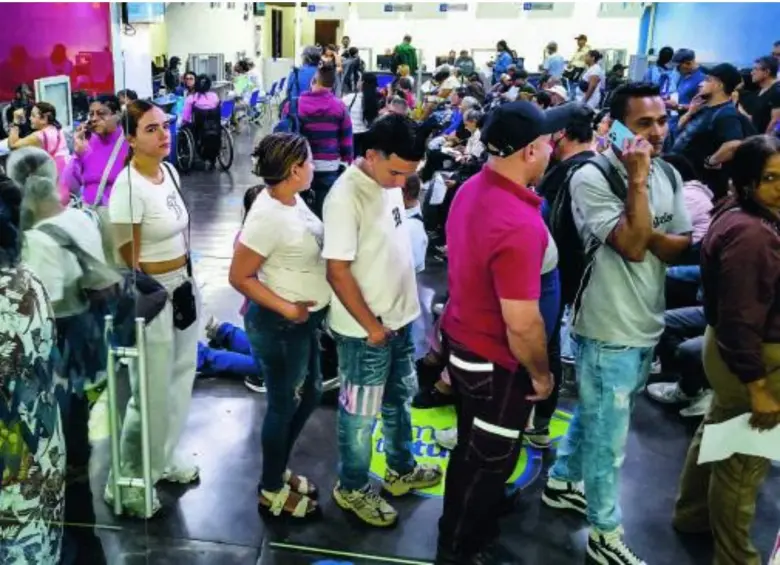 La Supersalud extendió la intervención de la Nueva EPS por un año más, después de que en abril de 2024 tomara posesión de sus bienes y haberes. Foto: Julio Herrera.